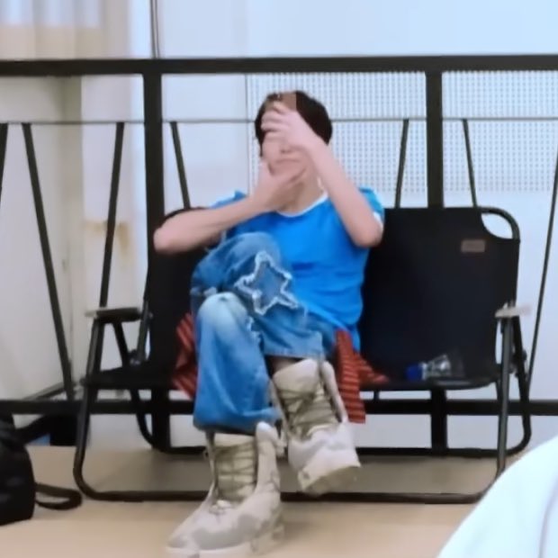 ㅠㅠ 하웃겨
초절정미남의 은밀한 포카제출용셀카타임