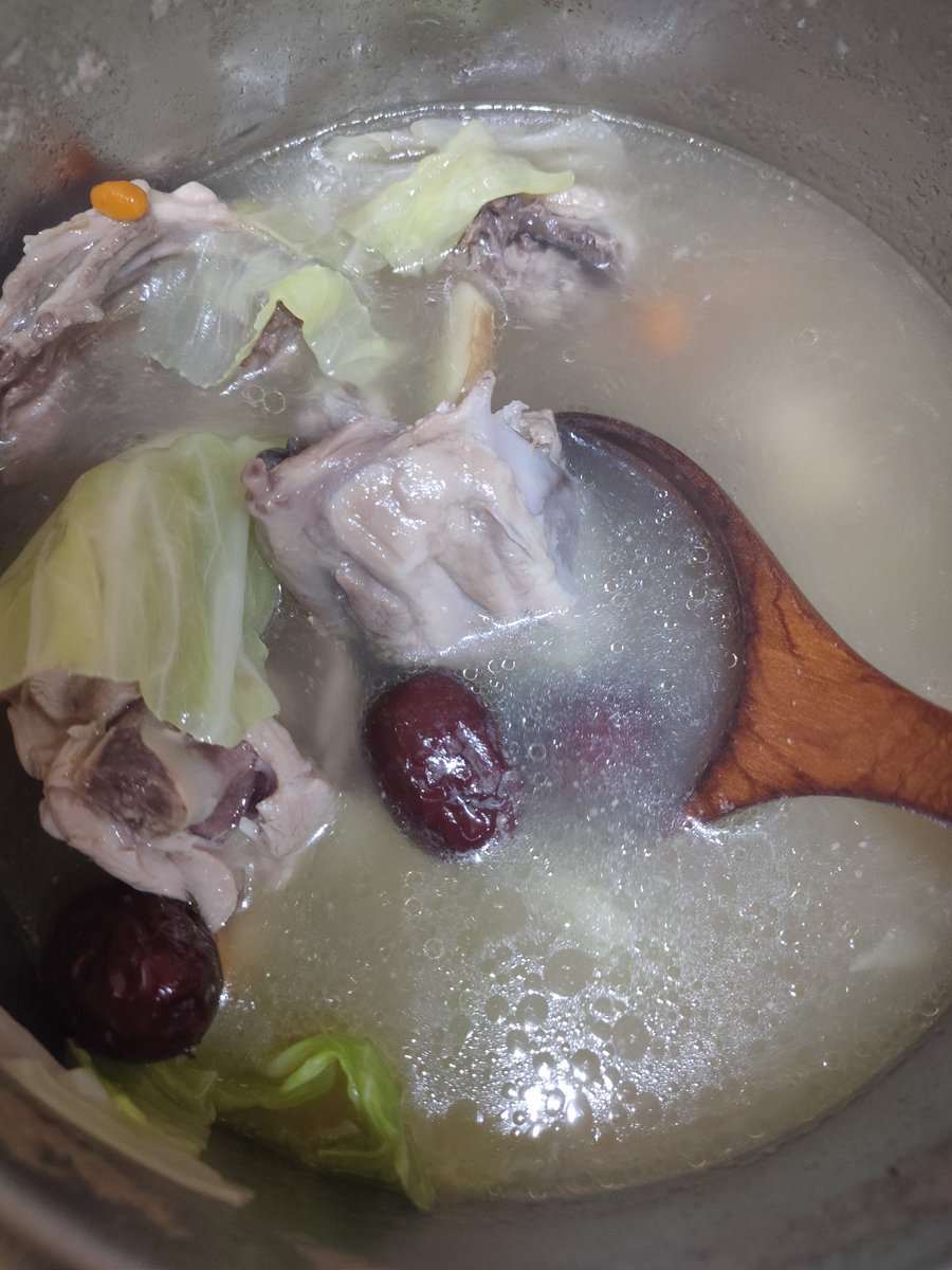 jo9425's tweet photo. 要下一整個禮拜的雨都發黴了來熬個蔬菜湯補充一下體力,🤭
#精油spa芳療 按摩
#除毛
#采耳 https://t.co/f4MCEqz42T