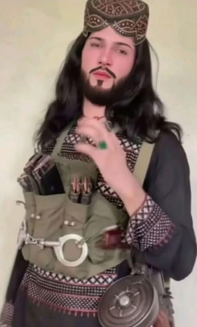 " وہ مشرق سے ظہور پذیر ہونگے ۔
 نوعمر لڑکے ہونگے اور دین کے معاملے میں متشدد ہونگے۔
وہ کثرت سے نمازیں پڑھنے والے ہونگے۔
ان کی نمازوں کے سامنے تم اپنی نمازوں کو کم سمجھو گے۔
وہ قرآن کو دلیل بنائیں گے مگر قرآن ان کے خلاف دلیل ہوگا۔
وہ کفار کے لیے نازل ہونے والی آیات کو مسلمانوں پر