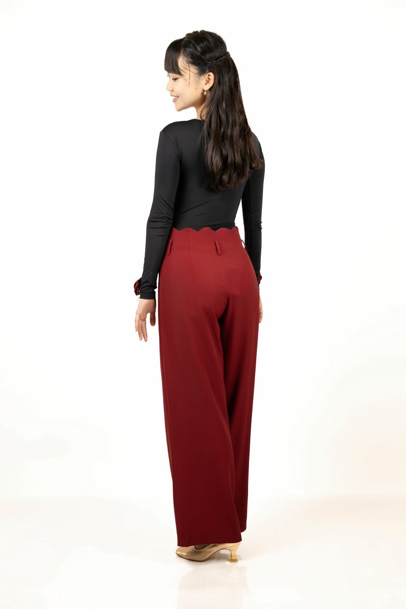 【Bella Pants プレゼントキャンペーン♕！】

“Bella Pants” 改良版の登場を記念して、
抽選で3名様に〈Cranberry Red〉を
＼無料プレゼント🎁👖／いたします！

応募方法：
①この投稿をリポスト📱
②リポスト画面をTiara公式LINEへ送信📩
lin.ee/NhdLQJs

応募期限：～10月22日(水) 23:59