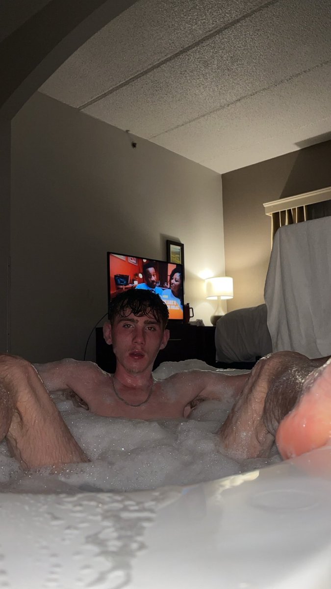Asht0n077's tweet photo. X wouldn’t let me upload this to my banner, shame them 😉

#gaycum #gayboy #gaybath #LGBT #bubbles #bath #redhead https://t.co/Qeo8neFDH6