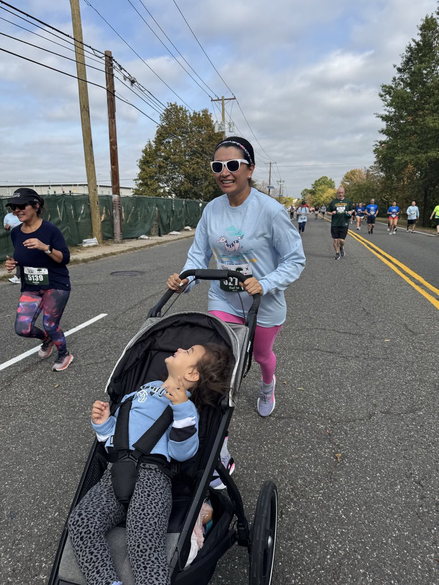 rafaelbello's tweet photo. Domingo de #running en familia. Primera carrera en aaaaaaños. Vamos regresando al asfalto—despacio, pero seguro. 

Let’s goooo #BelloNation!!! #YoCorroConRafa 
@misslinacruz https://t.co/yzpdhuvLID