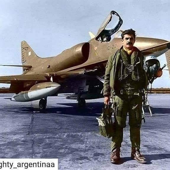 Un piloto EEUU le preguntó al Com Carballo piloto de Douglas A4-B  que era lo que sentían los pilotos cuando se encendía el radar Warning,el cual alertaba que habia sido detectado por un radar y le estaban lanzando misiles:Nada porque nuestros aviones no llevaban el radar Warning