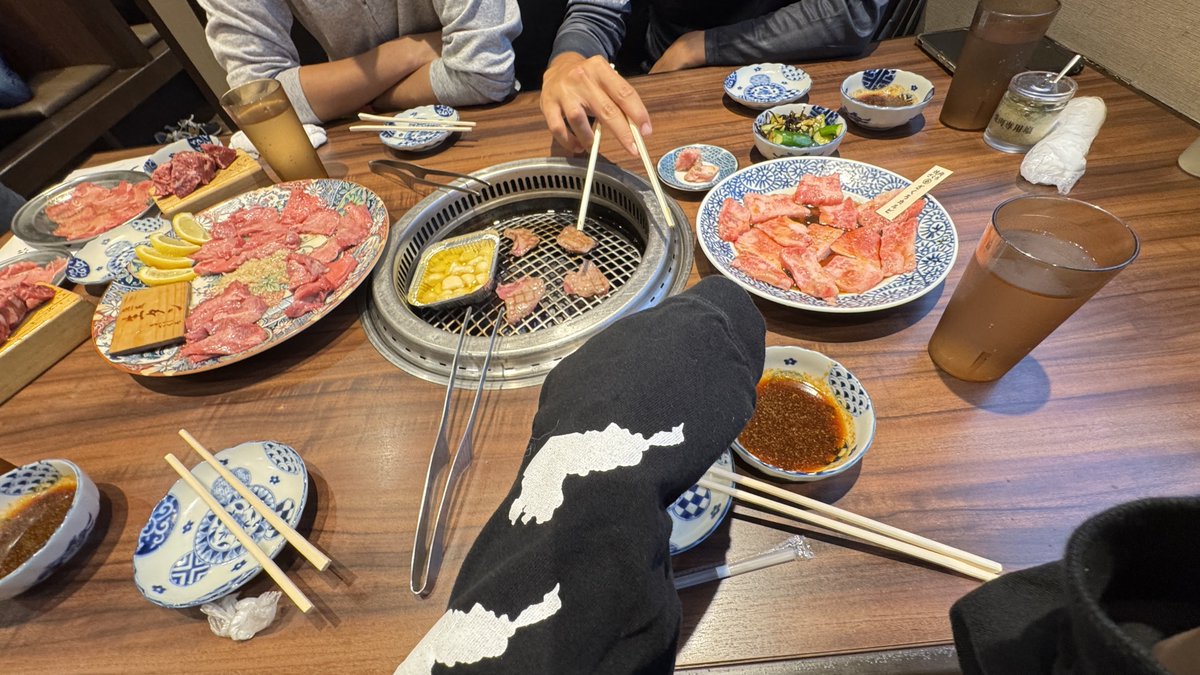 きのー！透明のゴーグルすごい日焼けするから黒のにするかなやむ😎
お肉ごちそーしてもらタンᐡɞ̴̶̷ ̫ ɞ̴̶̷ᐡ！！！
おいしかった〜〜〜〜🥩🥩🥩