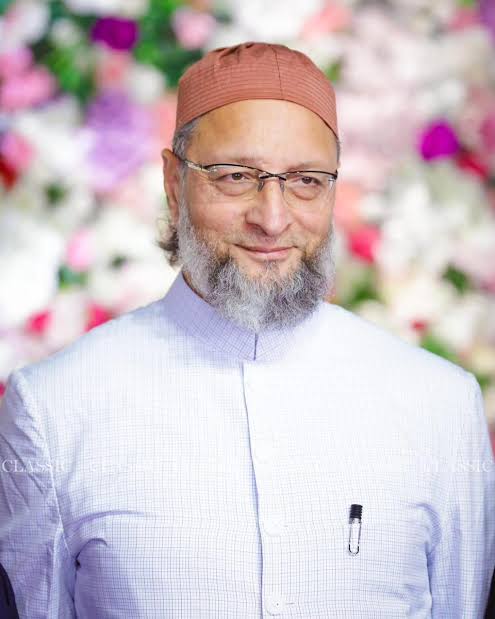 "बेशक"
 <a href="/aimim_national/">AIMIM</a> सिर्फ एक सियासी पार्टी नहीं ,बल्कि एक मिशन तहरीक है।
इसे कामयाब बनाने में तन मन धन ,कलम की जरूरत है।और सदाकत , वफादारी ,दयानतदारी ,फरमाबरदारी ,समझदारी ,अदब आदाब ,सब्र ,जब्त ,इल्म ,इतिहाद ,जिहाद ,इस्तिकामत ,खुलूस ,हिकमत ,हिम्मत का लिबास पहनना होगा।