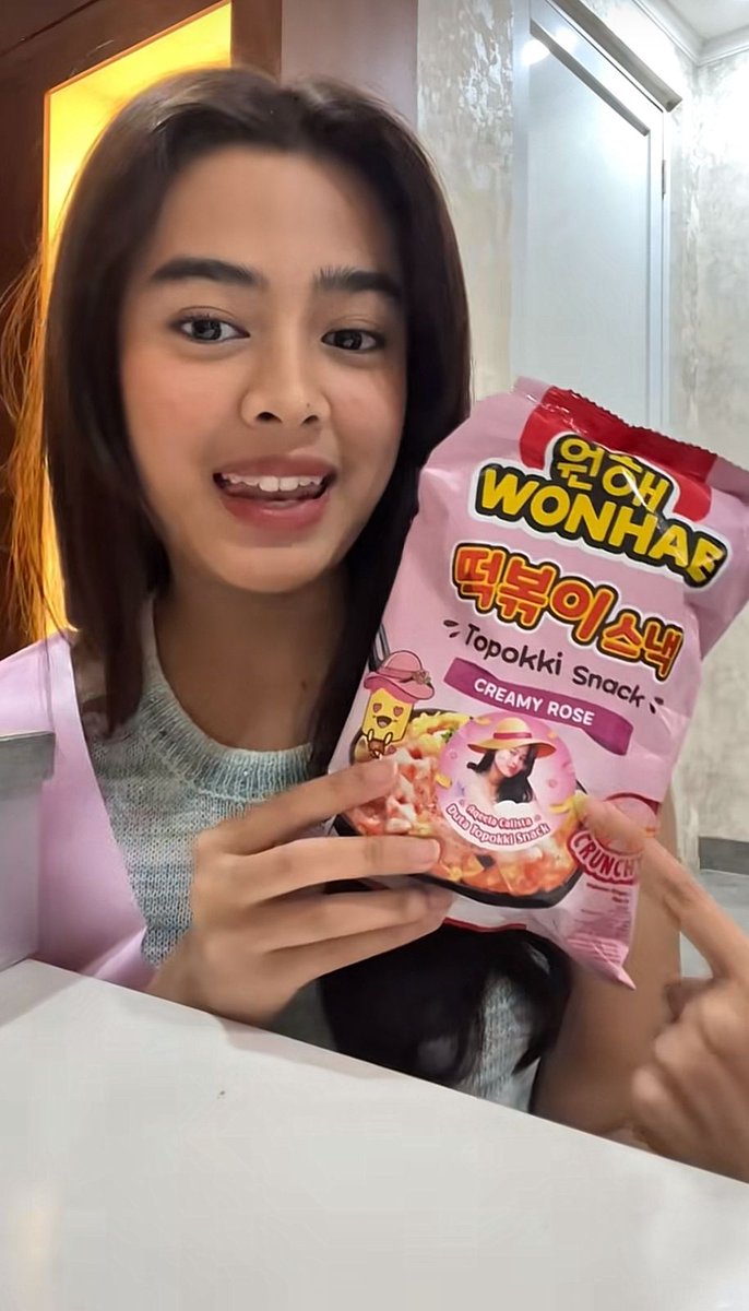 wonhaefoods's tweet photo. Sebagai duta Topokki Snack, Kak Aqeela udah nyobain 2 varian Topokki Snack kita nih xixi~π
Kalian tim mana?
- #MOQEEL Topokki Snack Pink π©·
atau
- #DEVQEEL Topokki Snack Unguπ
Coba reply di Bawah!π€
#AqeelaCalista #AryaMohan #DevonLucca https://t.co/z1d2hmGDFE