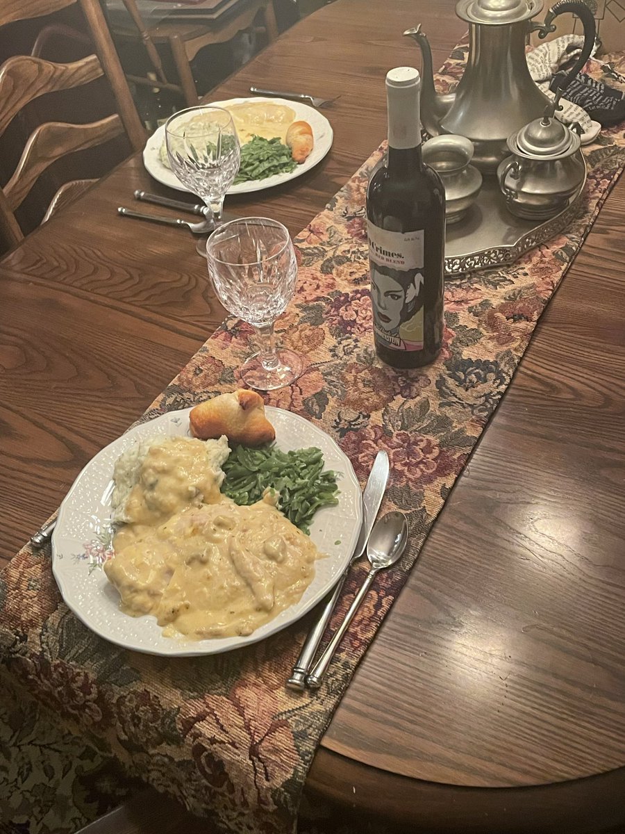 EP_Lee00's tweet photo. Another weekend meal I made for mom. It’s an old recipe that my aunt shared her long ago, it’s a simple one too: Laura’s Chicken with mashed potatoes, French green beans and a crescent roll. #cookingformom #Goodfood https://t.co/gR1KDAQpzz