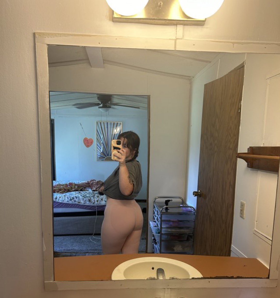 HelenPync's tweet image. Single and looking for fun