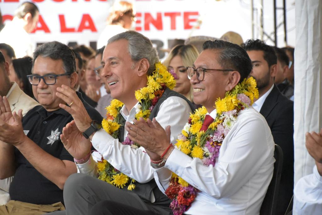 Gracias, amigo <a href="/pepechedrauimx/">Pepe Chedraui 🇲🇽</a>, por acompañarme en este Primer Informe de Actividades Legislativas.
Tu presencia es muy significativa y refleja el compromiso compartido por seguir transformando el sur de la ciudad y el #Distrito20.

Un fuerte abrazo. 🤝

#FigueroaConLaGente