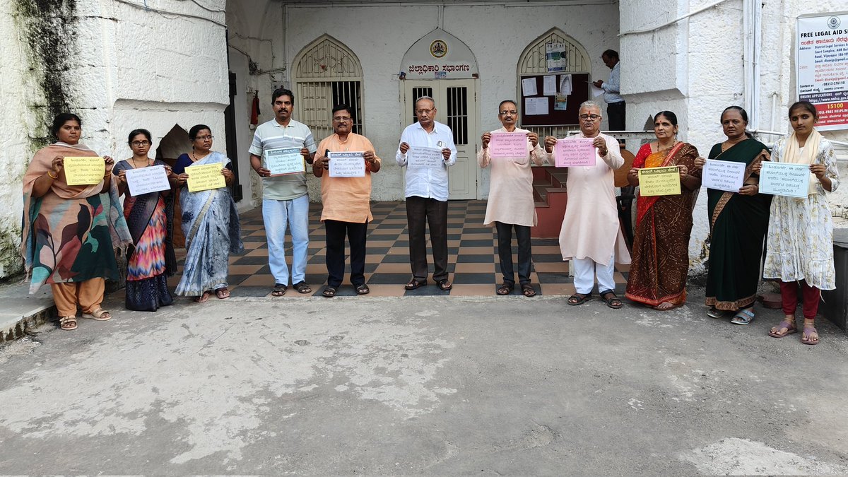 Shashankvjp's tweet image. Nationwide campaign for a ‘Halal-Free Diwali’
 
A nationwide campaign for a “Halal-Free Diwali” has been organised in opposition to the insidious “Halal certifications” issued for food and other products.
#BoycottHalalProuducts