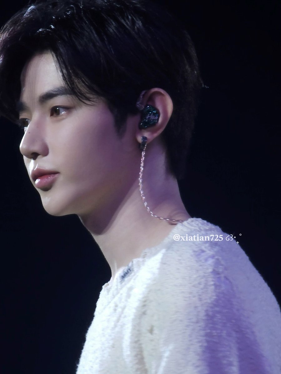 251018 Bangkok🇹🇭

ဣ( ॢᴗ͈ˬᴗ͈)ॢഒ ᶫ ᵒ ᵛ ᵉ ⋆‧₊˚

#ZEROBASEONE #ZB1 #제로베이스원 #장하오 #ZHANGHAO #章昊 #ジャンハオ