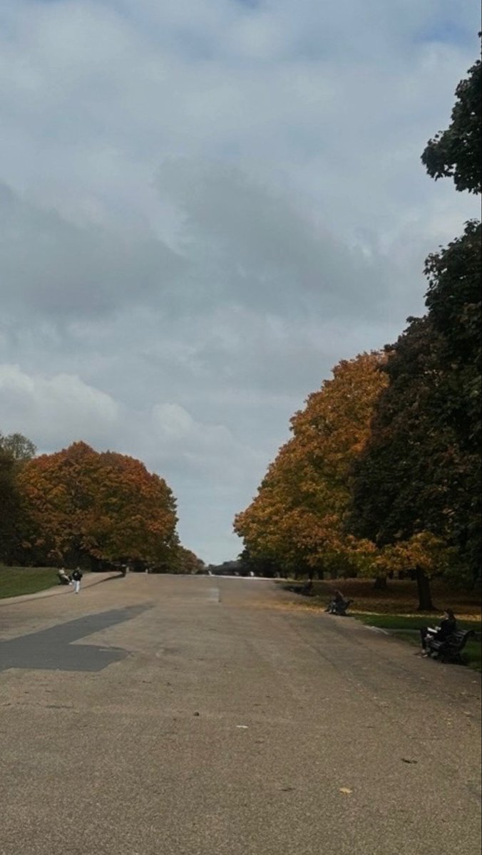 سَتَمضِي أقدَاركَ علىٰ كلِّ حال، 
فاجعَلها تَمضِي وأنتَ عنها راضٍ؛ 
  فَلَرُبما ثوابُ رِضاكَ يُرضِيك♥️🕊️