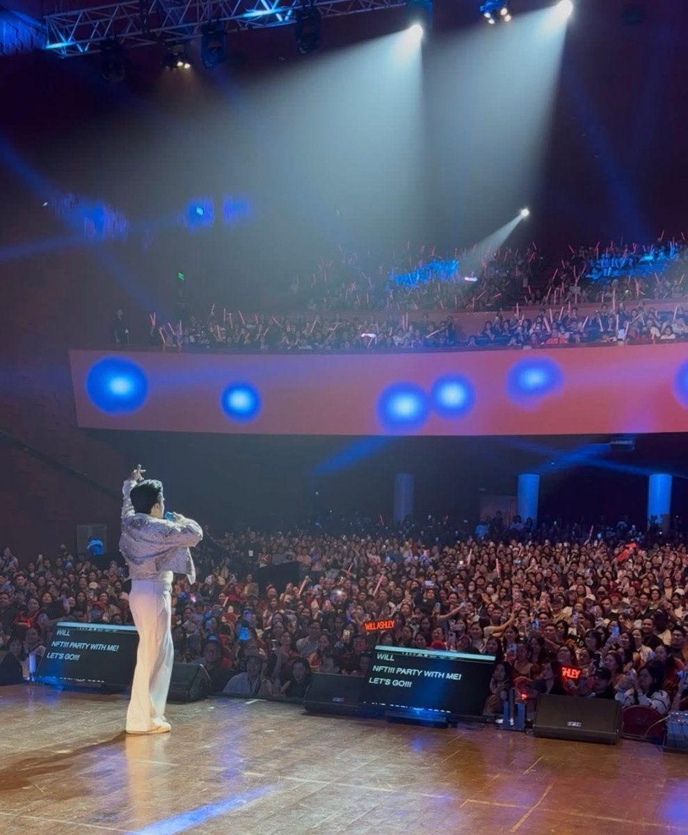 will ashley is a total package. he's not just serving visuals like pinakita niya rin yung talent niya in singing, dancing and even rapping all in one night sa first ever solo concert niya. that isn't even his main job ha he is an actor pa sa lagay na yan kaya this just proves na