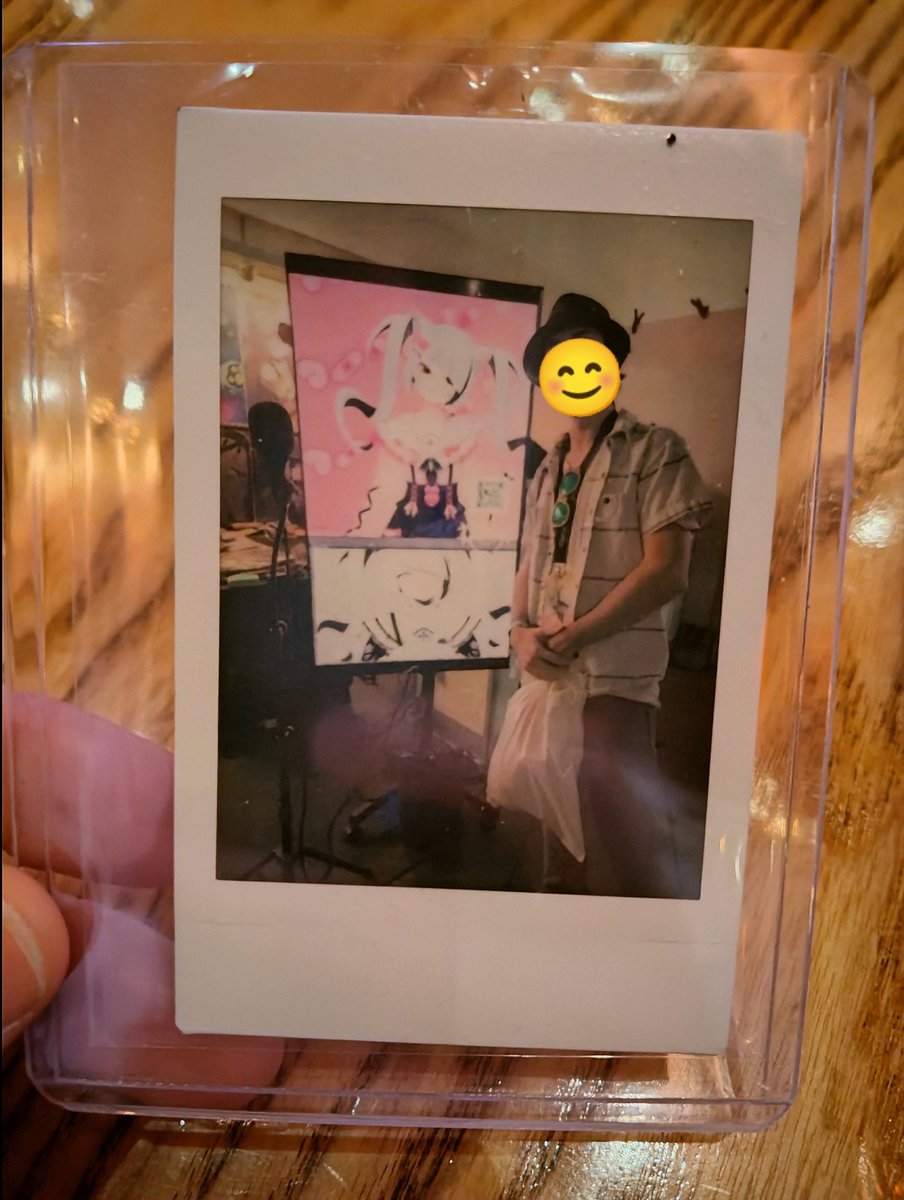 So glad I got to meet Elex this afternoon, the polaroid was so cool and I'm definitely keeping it safe.

A great memory to my first TwitchCon!!
Go check them out!!  Always a pleasure 🤍