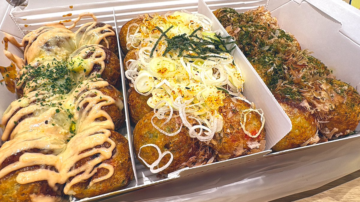 RinPatch's tweet image. たまごっち×銀だこコラボ🐙

たこ焼きやさんで
くちぱっちステッカーもらえただっち💚

くちぱっちとまめっちの箱かわいい💛💚
コラボありがとうございます🙏💕

ねぎだこ、おろしつゆにつけるタイプで
さっぱり頂けて良い👍

からしマヨも追加で味変💛
銀だこうまい🥹大好き〜❣️

#たまごっち
#銀だこ