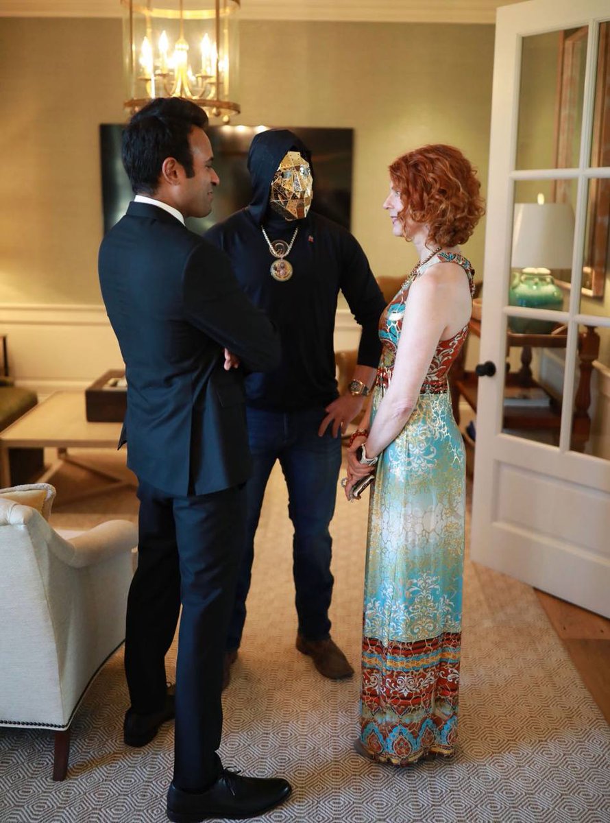 SilentSwap.com (@silentswapcom) on Twitter photo Caption this 👇
What is <a href="/Shibtoshi_SG/">Shibtoshi™</a>, <a href="/VivekGRamaswamy/">Vivek Ramaswamy</a>, and <a href="/lisaisloud/">Lisa Loud</a> talking about in this picture?
I'll give you a hint: it's crypto related 🦉 Caption this 👇
What is <a href="/Shibtoshi_SG/">Shibtoshi™</a>, <a href="/VivekGRamaswamy/">Vivek Ramaswamy</a>, and <a href="/lisaisloud/">Lisa Loud</a> talking about in this picture?
I'll give you a hint: it's crypto related 🦉