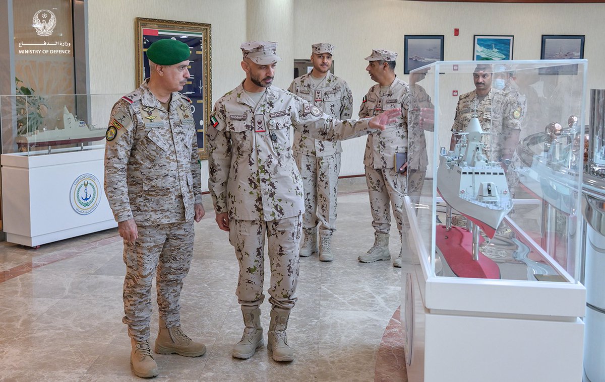 في إطار تعزيز التعاون العسكري المشترك، التقى اللواء الركن حميد محمد الرميثي، قائد القوات البحرية، باللواء الركن عبدالعزيز بن أحمد سالم البلوي، قائد القيادة العسكرية الموحدة لمجلس التعاون لدول الخليج العربية.

وجرى خلال هذا اللقاء الذي انعقد في العاصمة أبوظبي، بحث سبل تعزيز