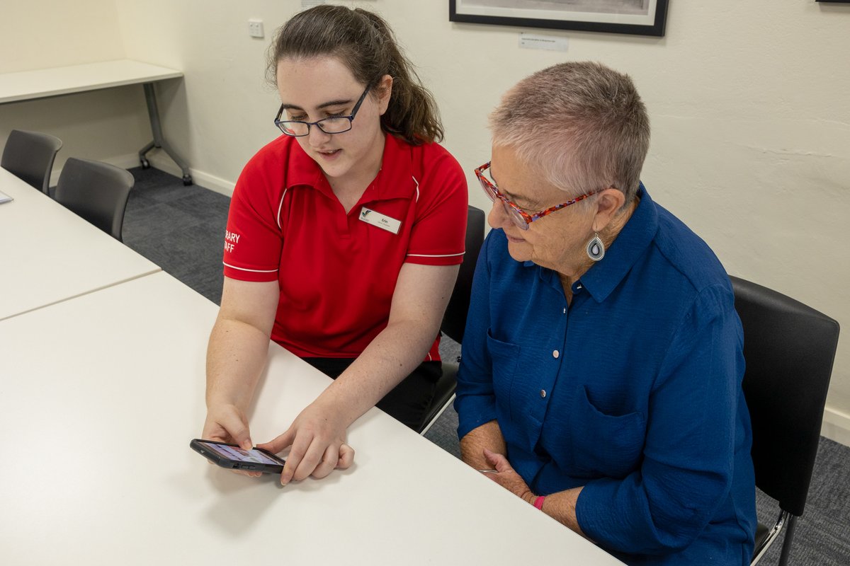 MacquarieRegLib's tweet image. Are you struggling with technology and need assistance with basic skills? Macquarie Regional Library has you covered! 📷

Tech Help is a free one-on-one technology assistance session to help you improve your digital skills.

Contact Dubbo Library on 6801 4510 to book a session.