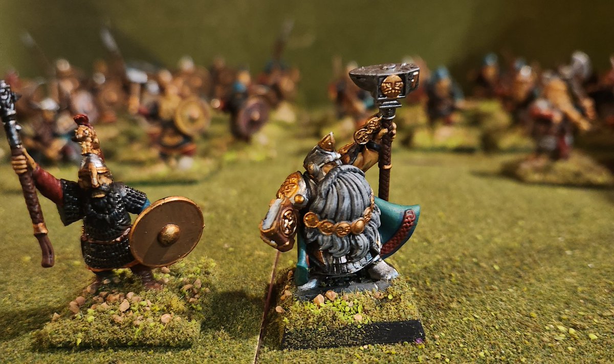 Lighting sucks, but I've finished the Fyrd, and they're responding to the King's call. Generally happy with them, two were ladies, and the sculptor forgot their beards, so I crafted (one kitbashed, one greenstuff) them. Like the kitbashed one better.