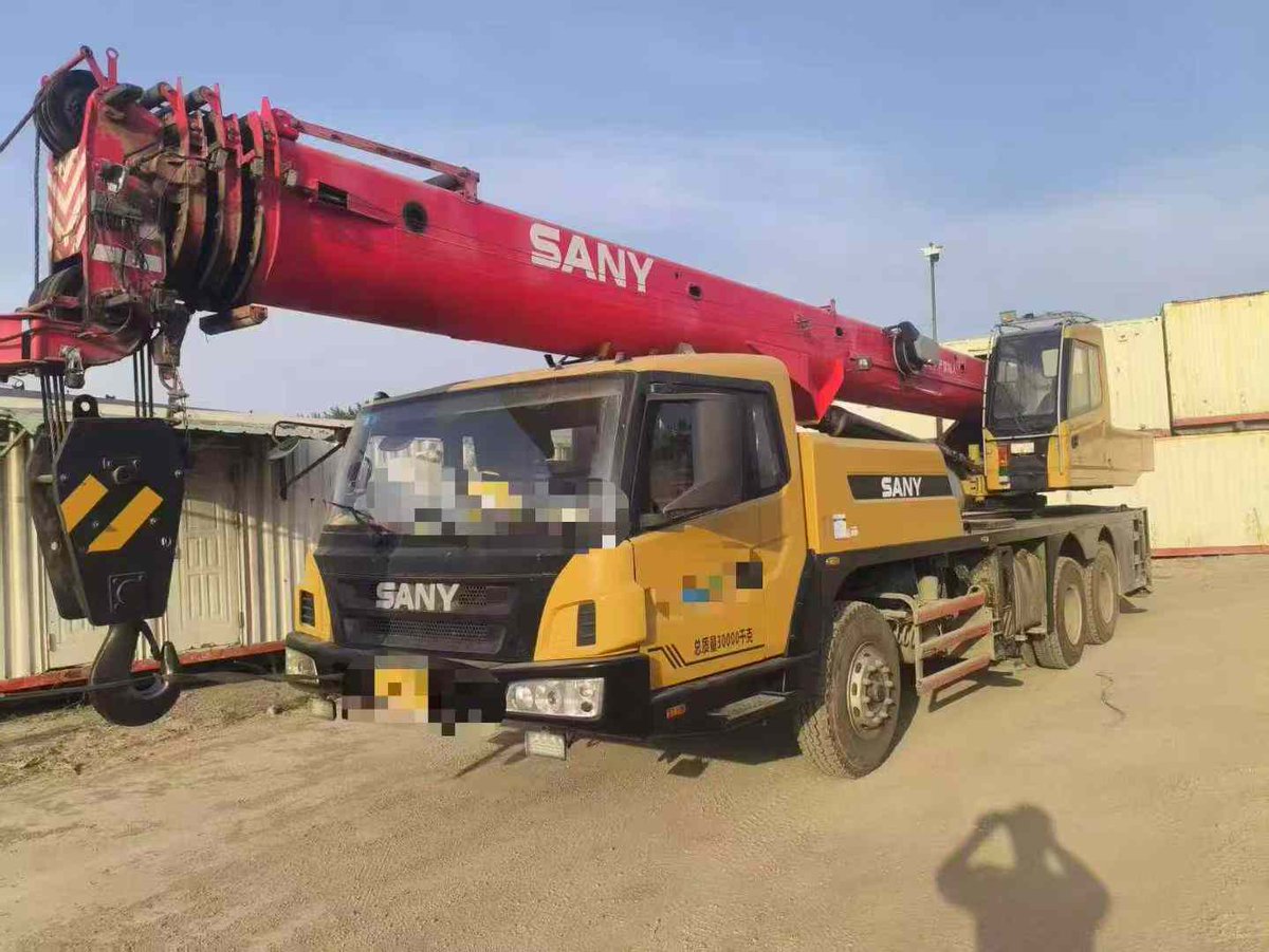 DengJerry98568's tweet image. 2019 year Sany 25ton truck crane for sale. Type STC250H4, 39.5 meters mainboom, pilot controls, private owner, excellent condition, price $30000.
More info:en.dindang168.com/g/100719
#cranemachine #truckcrane #Sany #25ton #2019