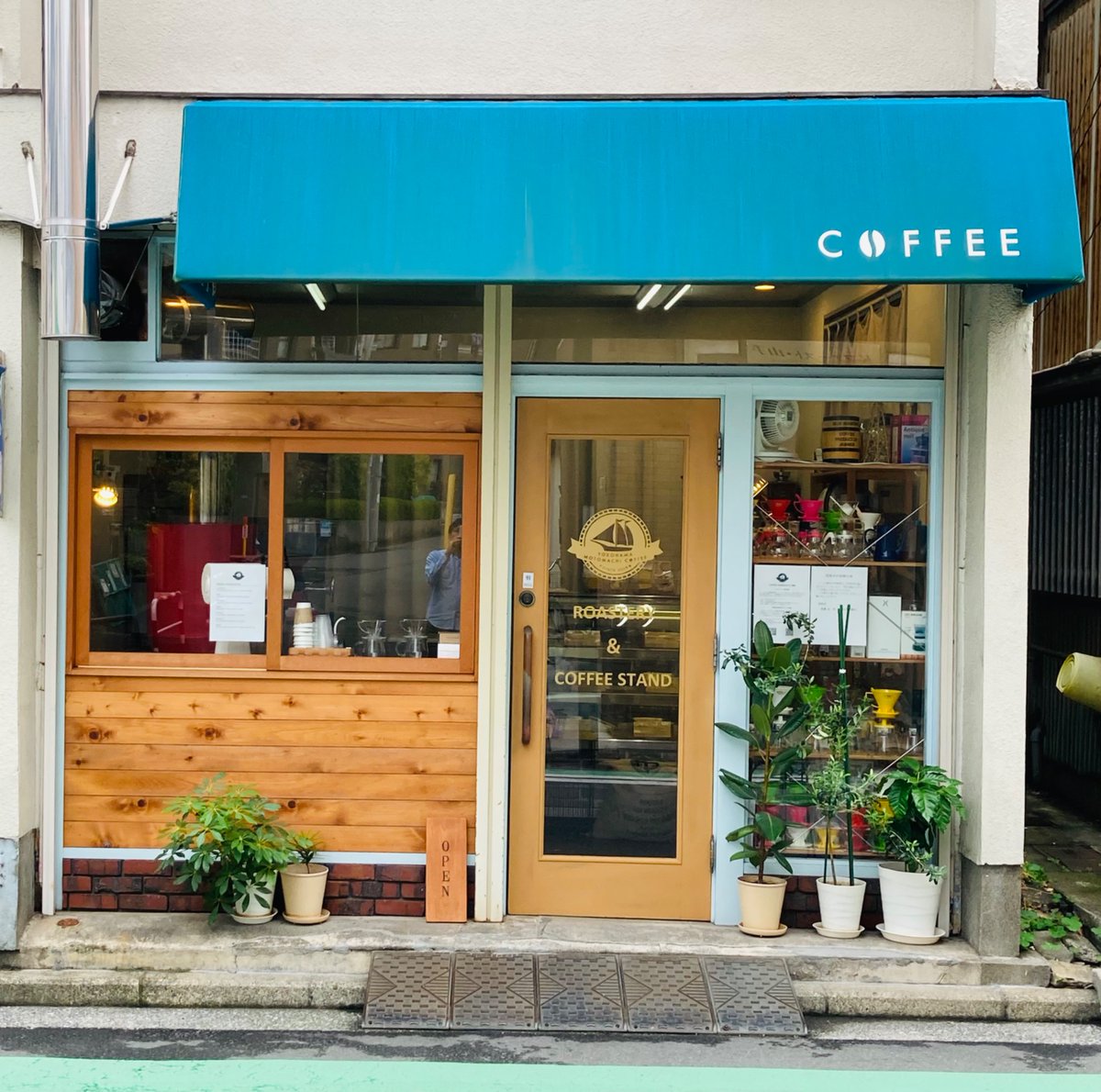 横浜元町珈琲は本日開店16周年を迎えました。
皆様の日頃ご愛顧のおかげでございます。
有難うございます。

未曾有の物価高、生豆の高騰により楽観視できる状況にありませんが、これからも美味しい珈琲をお届けできるよう尽力いたします。
10/25はイベント最終日、皆様のご来店お待ちしております。