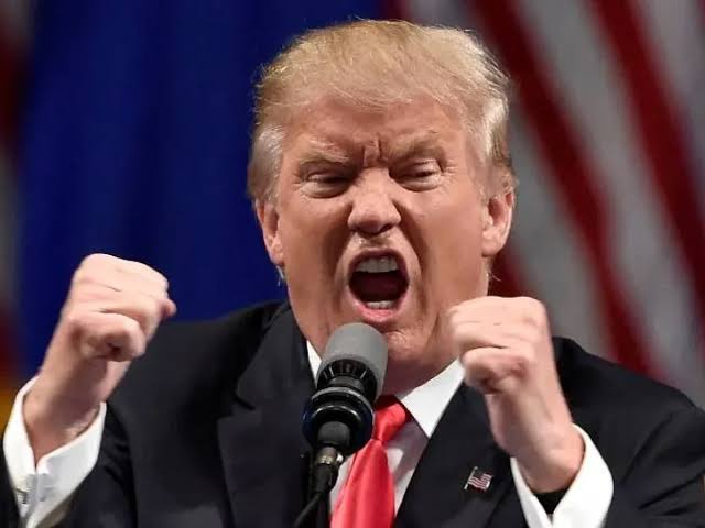 RESUMO DO DIA:

1) Direita vence eleições na Bolívia após justiça impedir a candidatura do Evo Morales.

2) Bolsonaristas seguem brigando e desesperados com as eleições de 2026.

3) Lula embarca pra Ásia e deve encontrar o Donald Trump.

4) CPMI do INSS ouvirá nomes próximos do