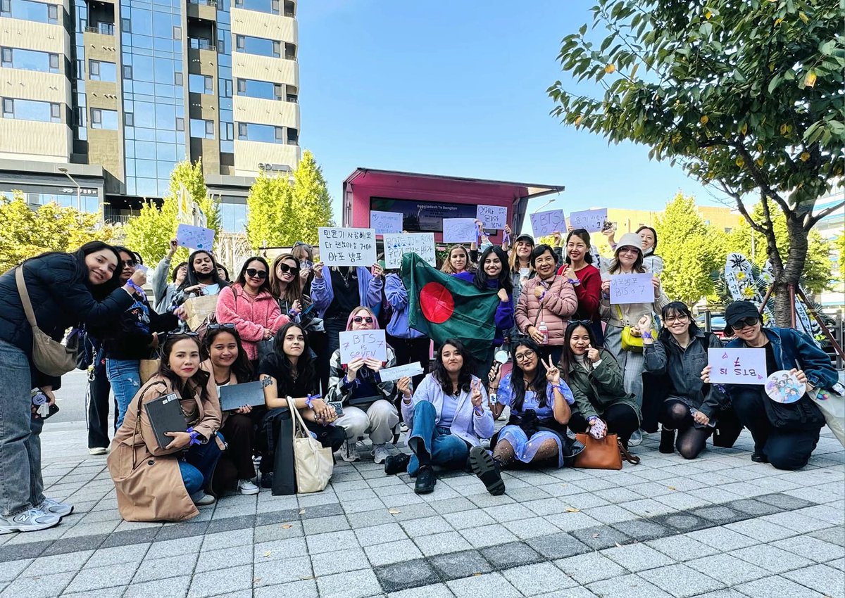 bunnybear_vkook's tweet image. Happy Anniversary to our very first #BangladeshToBangtan Food Truck Project in South Korea.. 💜
Our dream project came true on this day! 🥹
@btsbdproject #BTSisSeven #btsbdproject