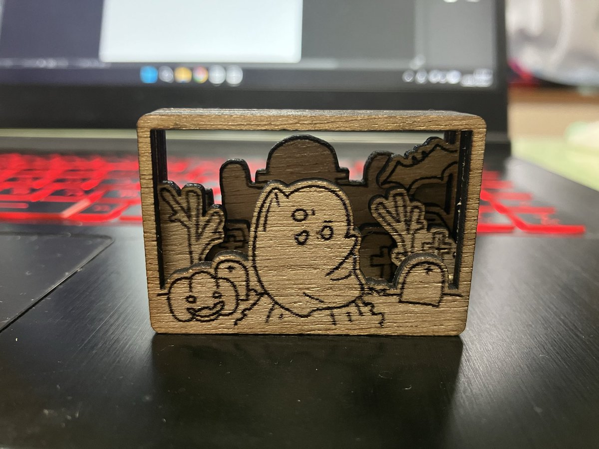 tarok_g's tweet image. 重ねるタイプも見かけたので作ってみた。ちょっとぎゅうぎゅうな感じになってしまった。ただのフレーム型を中に挟んで奥行き出せば背景2枚くらいでいいかもしれません。
#atomstack