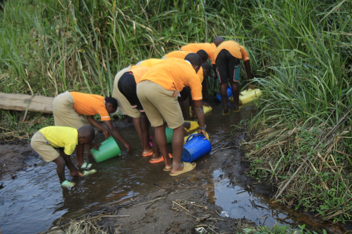 actsuganda's tweet image. ๐ง Clean Water Restores Hope!
Pupils at Nyamabare Primary School in Ibanda District no longer trek 2km for water.
Thanks to @ACTSUganda, they now enjoy clean, safe water โ attending classes regularly and staying healthy.
#ACTSforWater #Uganda #IbandaDistrict #Communities