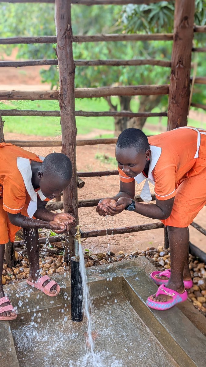 actsuganda's tweet image. ๐ง Clean Water Restores Hope!
Pupils at Nyamabare Primary School in Ibanda District no longer trek 2km for water.
Thanks to @ACTSUganda, they now enjoy clean, safe water โ attending classes regularly and staying healthy.
#ACTSforWater #Uganda #IbandaDistrict #Communities