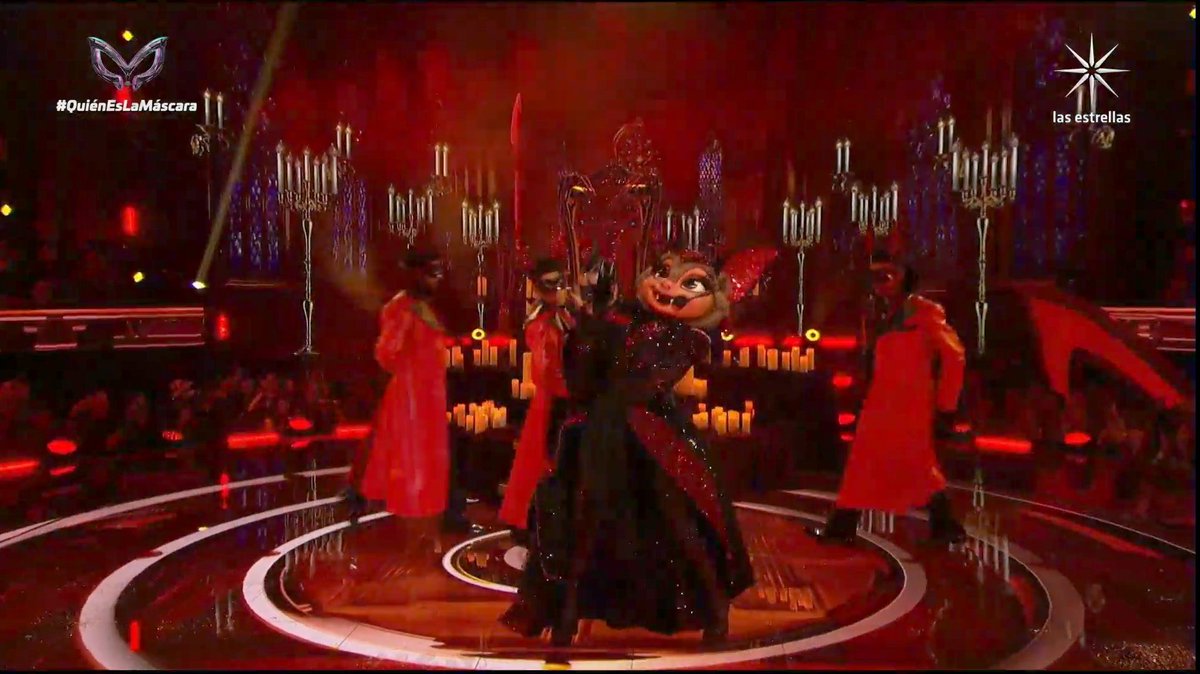 Oliva Collins por ser nocturna, sexy y la voz es nocturna
#QuiénEsLaMáscara