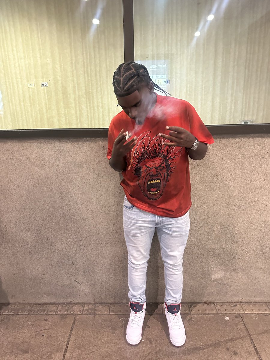 im2slickk's tweet photo. they know imma diamond inna dirt they know the people love me 🫶🏾 #FreeTheRest💙 https://t.co/4y9CMm3SGP