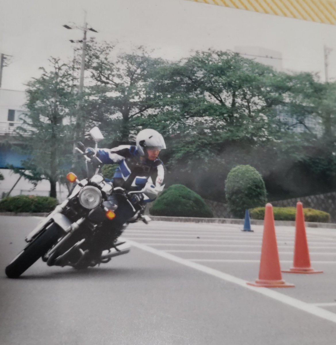 昔、このRC42型もRC18ホライゾンも所有したことがあります。
素直なエンジンと低重心で乗りやすかった。 その後に1000ccや1300ccに乗り替えていって再びCB750に乗った時は大きいと思っていた車体が小さく感じたのを今でも覚えている。
歳をとったらコレ系に戻りたいと思っている