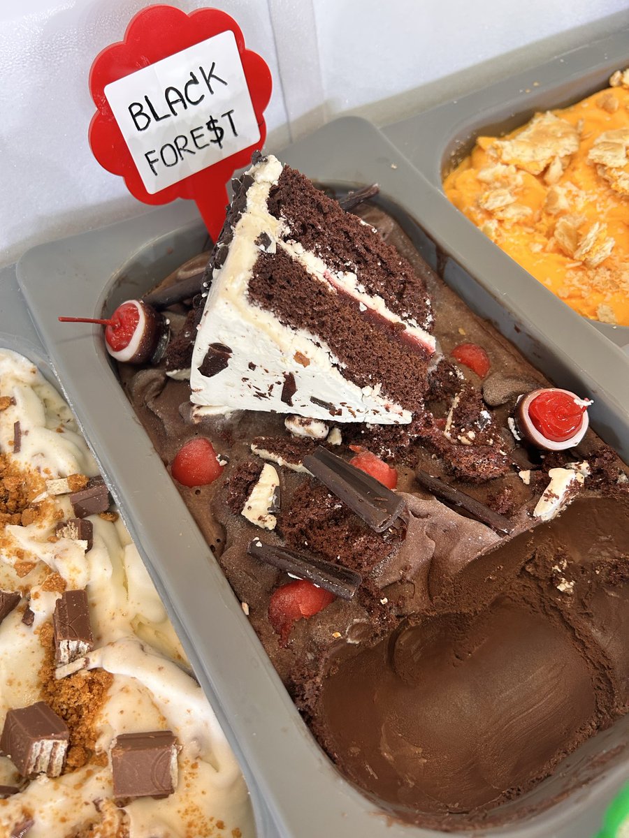 Bluemocca165's tweet image. Black forest 🍒 ครับ นี่ห์ จั่วหัวด้วยรสใหม่เลย
วีคนี้น้องใหม่ป้ายแดง Black forest เป็นรสเค้กช็อกโกแลตกับซอสเชอร์รี่คับ ใครชอบทานช็อกโกแลตกับแยมผลไม้ผมแนะนำเลยครับ
ทาร์ตไข่มี มาการองมี โยเกิร์ตบิสคอฟมี จะปั่นไปเรื่อย ๆ จนกว่าทุกคนจะได้ลองคับ ✌🏻
พิกัดที่ #Priscillaicecream ครับ