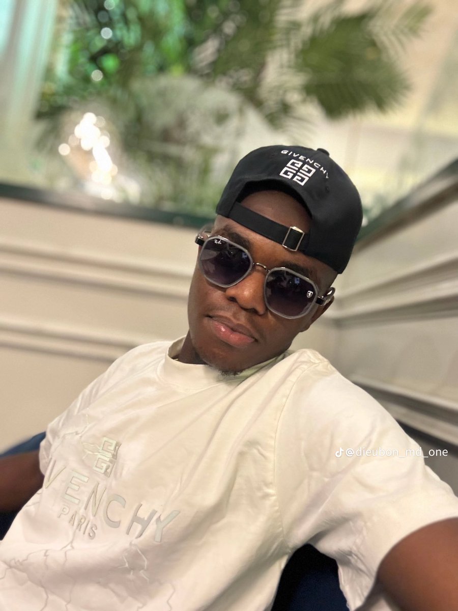 We deal in eyewear😎
Boxed branded package 60k
Shades with regular case 40k