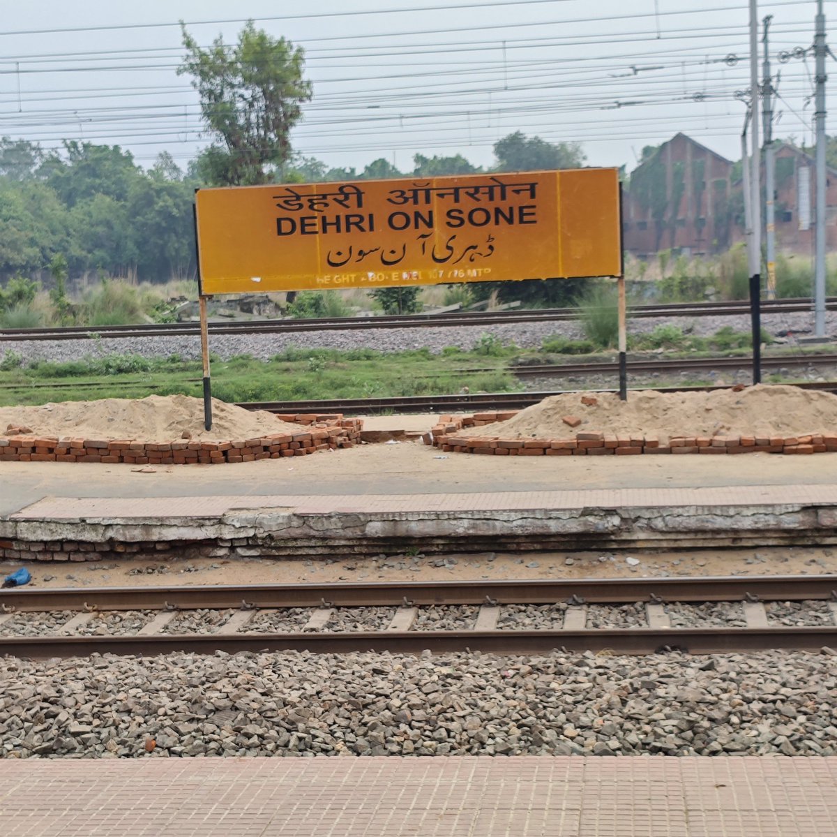 DOS_Dhanjay (@dhnaanjay) on Twitter photo <a href="/DRM_DDU/">DRM Pt. Deen Dayal Upadhyaya Division</a> <a href="/RpfDdu/">Rpf op-ddu</a>
<a href="/RailMinIndia/">Ministry of Railways</a>
<a href="/RpfDos/">RPF/POST/ DOS</a> से अनुरोध है कि जैसे आपलोग बाकी दिनों में यात्रियों की सुरक्षा के लिए डेहरी-ऑन-सोन पर सदैव तत्पर रहते है,वैसे ही इस त्योहार के समय मे भी वही जोश और सेवा भाव के साथ ये जिम्मेदारी निभाए,
किसी के जान माल की क्षति ना हो,
धन्यवाद
#DEHRIONSONE <a href="/DRM_DDU/">DRM Pt. Deen Dayal Upadhyaya Division</a> <a href="/RpfDdu/">Rpf op-ddu</a>
<a href="/RailMinIndia/">Ministry of Railways</a>
<a href="/RpfDos/">RPF/POST/ DOS</a> से अनुरोध है कि जैसे आपलोग बाकी दिनों में यात्रियों की सुरक्षा के लिए डेहरी-ऑन-सोन पर सदैव तत्पर रहते है,वैसे ही इस त्योहार के समय मे भी वही जोश और सेवा भाव के साथ ये जिम्मेदारी निभाए,
किसी के जान माल की क्षति ना हो,
धन्यवाद
#DEHRIONSONE