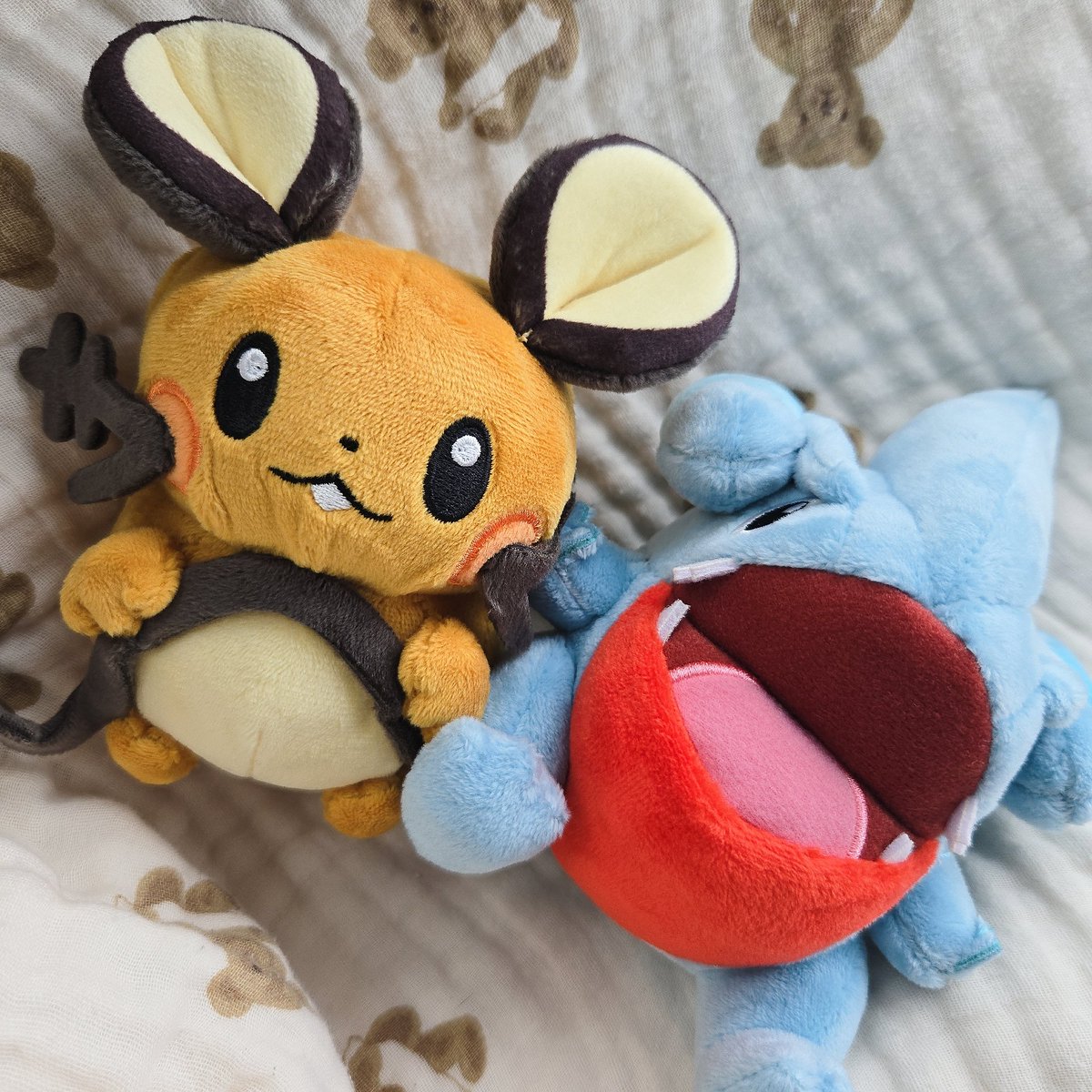 旦那とポケセン行ってお迎えしてきた子たち〜！
色々迷ったけど旅パにいるデデンネお迎えした⚡🧡かわいくてメロメロ(꜆˶ᵔᵕᵔ˶)꜆♡