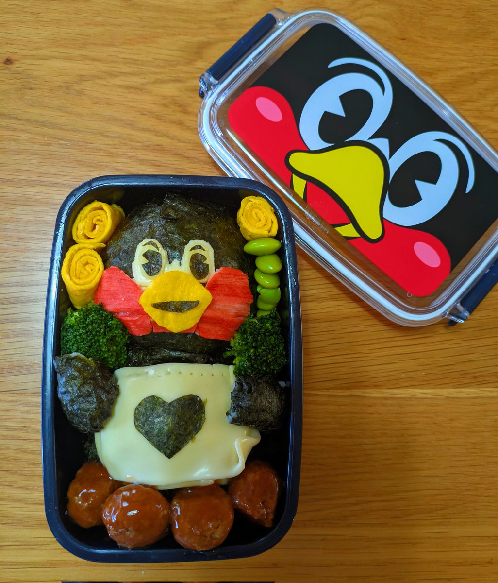 sawa_swallows's tweet image. お弁当を作ることがなくなった
久しぶり作るキャラ弁
🍙2個でできる😊
