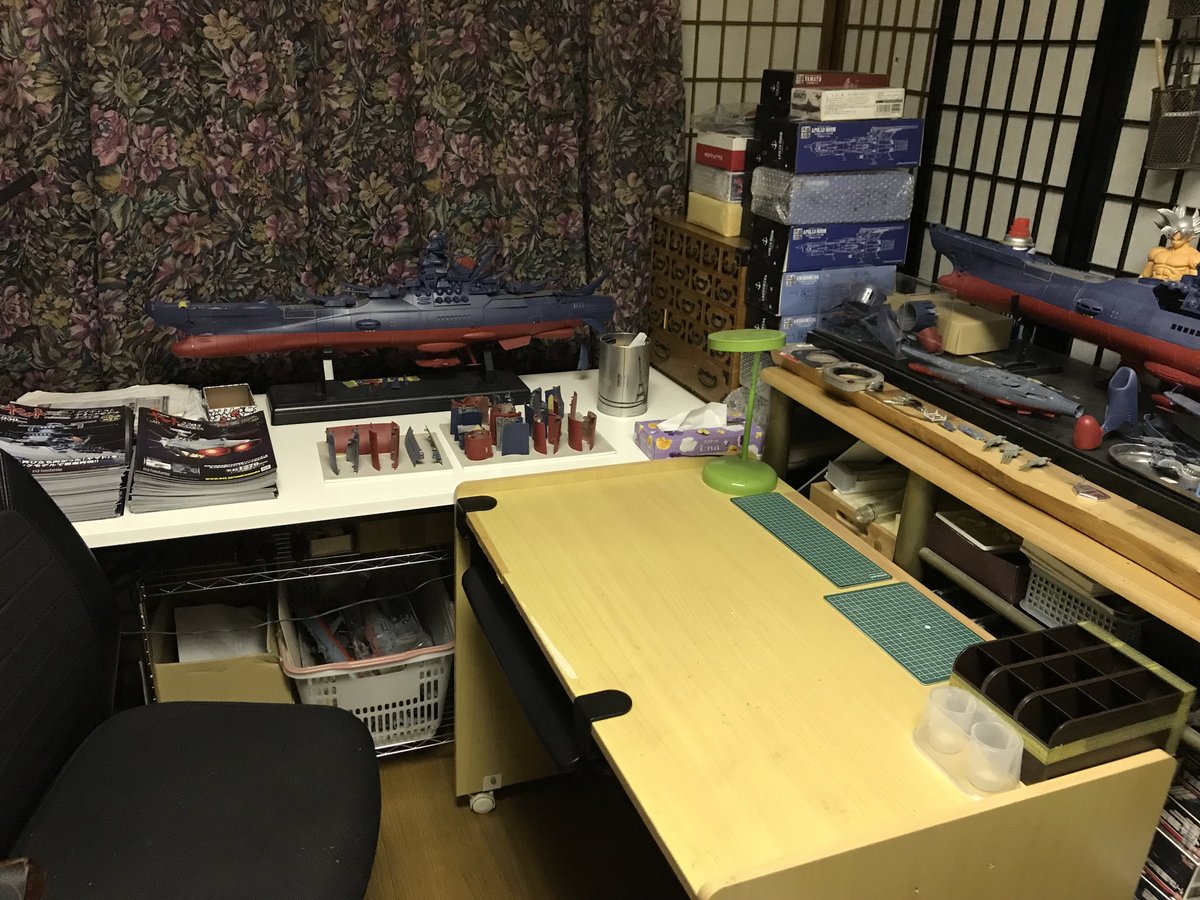 1093factory1's tweet photo. 1093factoryの徳さんです。

さてさて、3年目の作業を再開します

アシェットヤマトシリーズ

ヤマトを3隻・アンドロメダを1隻

新品からジャンク品を用意しました。

目指すは銀河と最終決戦仕様ヤマト

を制作したいと思います。

作業場も一新して頑張ります♪ https://t.co/7QmiZrEvHA