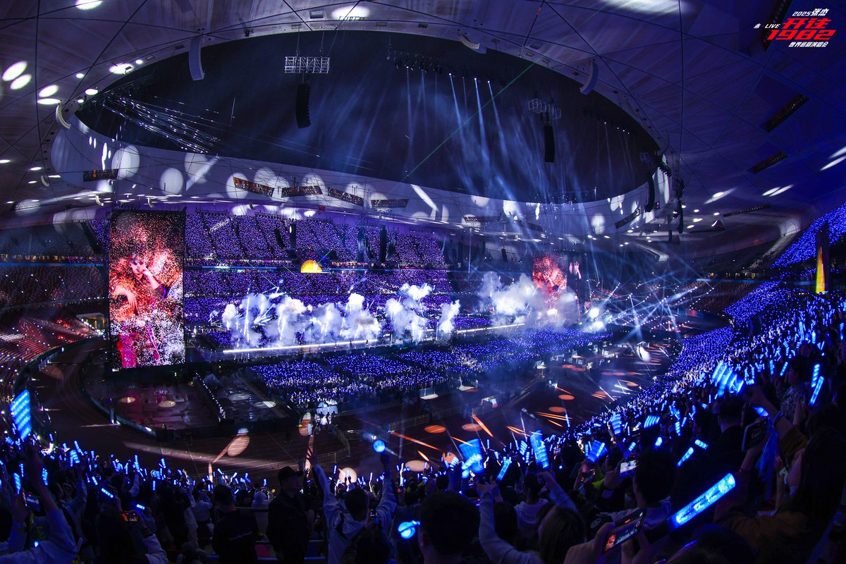 colorlightcloud's tweet image. #Colorlight Concert Case Series：
🔥 Zhang Jie Future·LIVE &quot;Leave for 1982&quot; Tour Concert

• Featuring 5,418㎡ LED screens, it sets a new record for display screen usage in Chinese concerts.

More detail:linkedin.com/feed/update/ur…

#Colorlight #ProjectCase #VX20 #LEDSolution