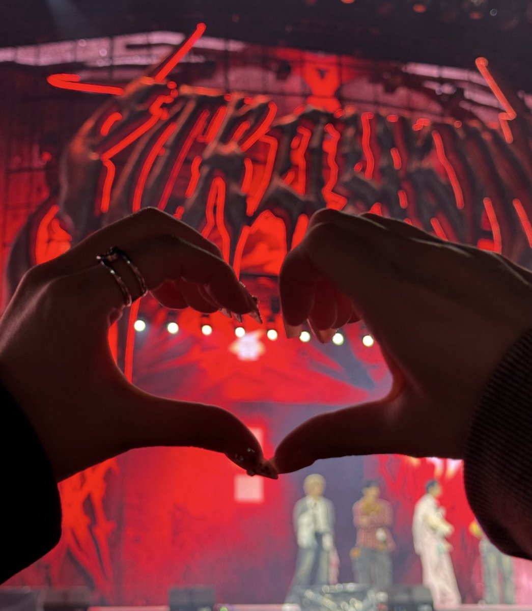 아무♡ tweet media