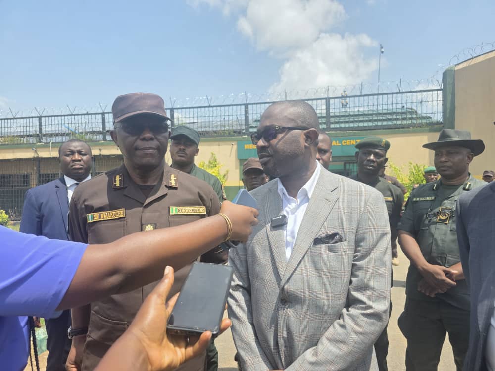 jarmari01's tweet image. It is impressive to see the private sector and civil society organizations like the Nigeria Bar Association (NBA) partner with the government to give a new lease of life to inmates.

Kudos to the leadership of Hon Olubunmi Tunji-Ojo. 

#RenewedHope 
#InteriorReforms