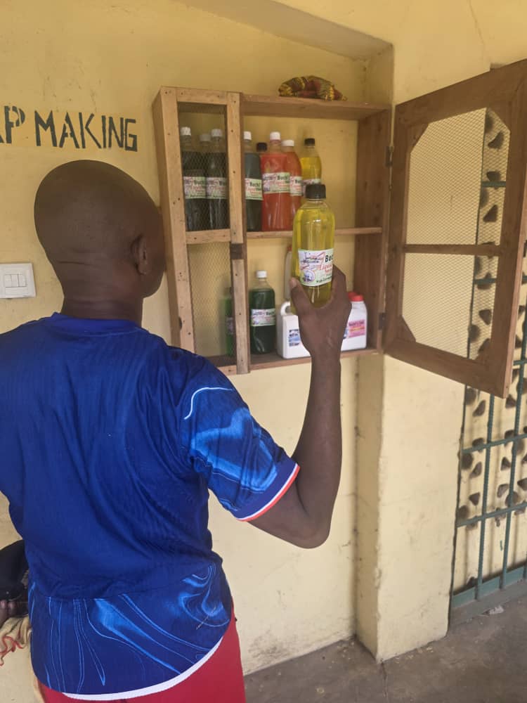 jarmari01's tweet image. It is impressive to see the private sector and civil society organizations like the Nigeria Bar Association (NBA) partner with the government to give a new lease of life to inmates.

Kudos to the leadership of Hon Olubunmi Tunji-Ojo. 

#RenewedHope 
#InteriorReforms