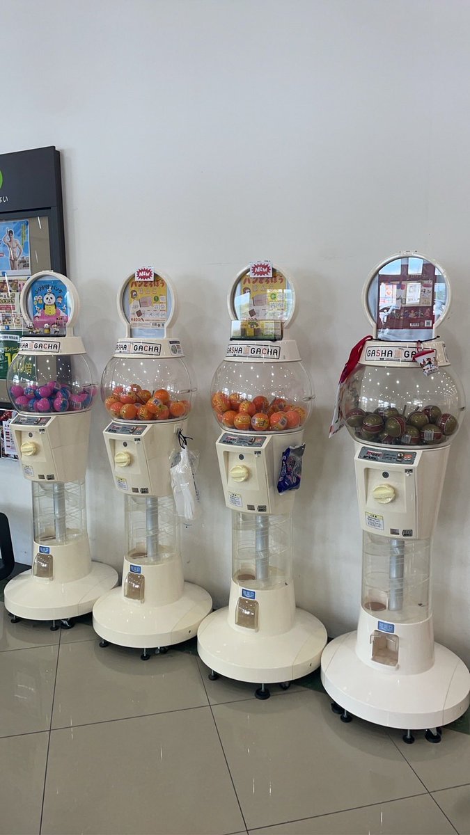 otonagacha's tweet photo. おのだサンパーク(1F正面入口)の設置状況です。
●ふりかけパンダ
●チロリアン
●パンどろぼう はんこ
●トーマス 情景
●MLBキャップ

#otonagacha
#ガチャガチャ
#カプセルトイ
#おのだサンパーク
#山口県 #山陽小野田市 https://t.co/cXb5oZEgQL