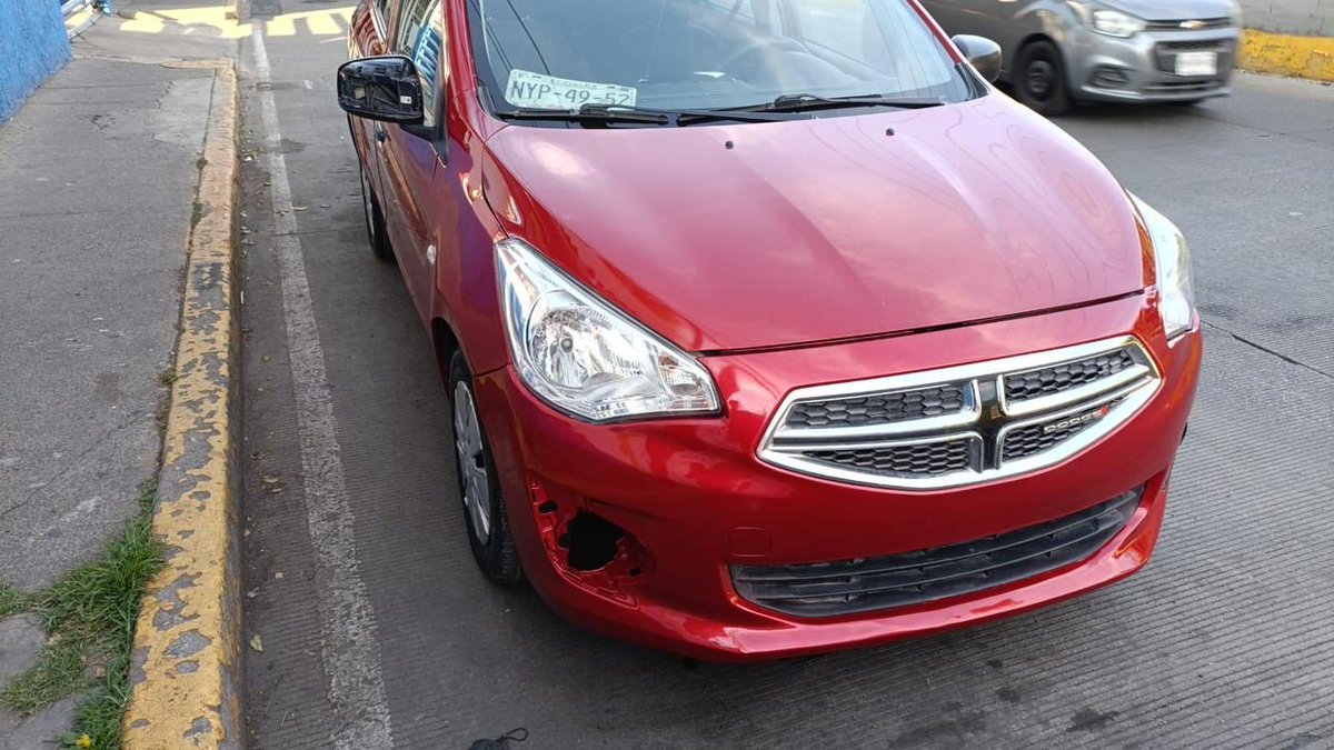 blancafomp's tweet photo. Ayuden a encontrarlo! Es esposo de una compañera, está desaparecido desde el día viernes. Fue visto por última vez en Naucalpan en este auto rojo @Edomex @Claudiashein @TVAztecaCDMX_ @Televisa https://t.co/nAg9S2ggow