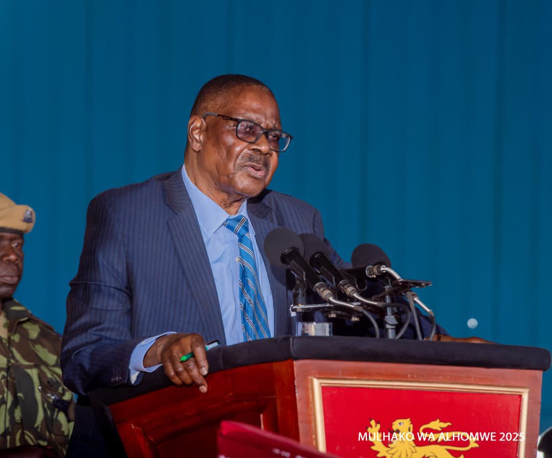 APMutharika's tweet photo. At the Mulhako wa Alhomwe annual Festival, I announced we've delivered on two promises: procured 200,000 tonnes of maize to fight hunger and made public secondary school free starting next term. I ask for your support and patience as we work to fix the nation's deep challenges. https://t.co/E6NHlgTAxB