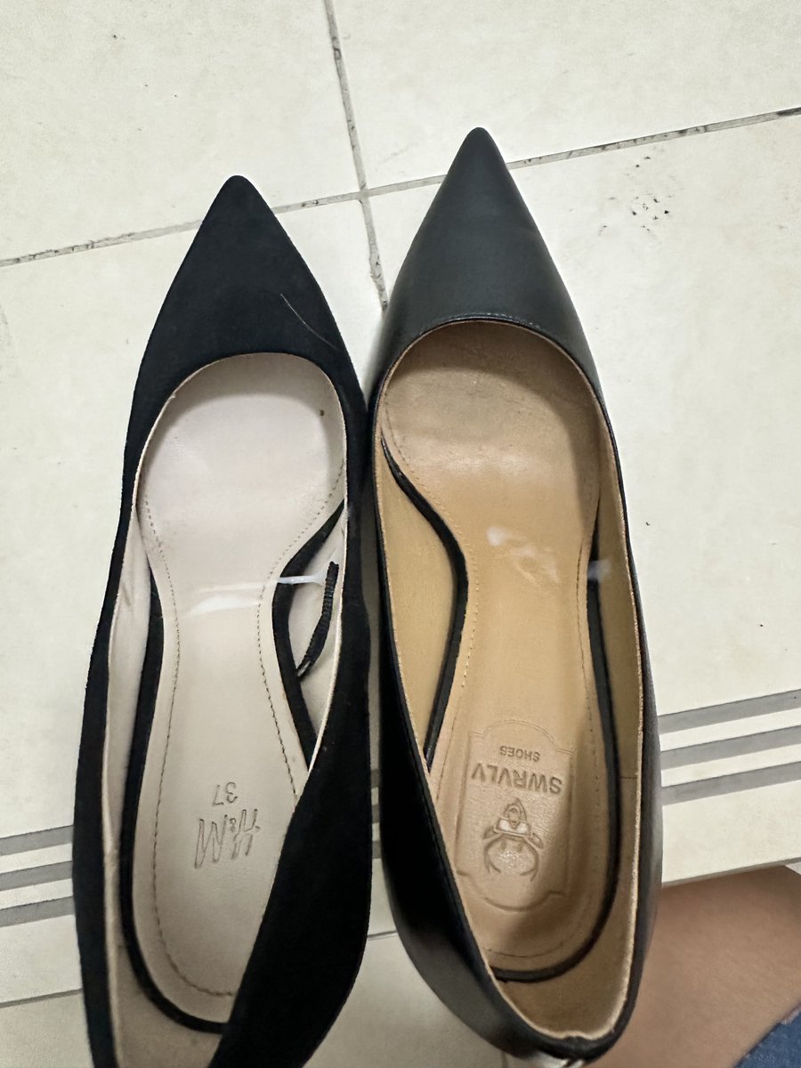 ZeroSong123's tweet photo. 又扫到两双性感的高跟鞋 真的太舒服了 有一款是带绒的 撸起来别说多舒服 视频在群里欢迎进群 #扫楼打胶 #射鞋 #高跟鞋 #丝袜 https://t.co/bUMbPUNdBz