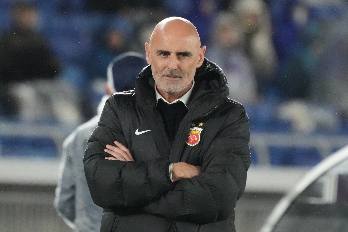 CGTNSportsScene's tweet photo. ⚽️#RangersFC’s dream to make #KevinMuscat their next manage is dead in the water.
🇨🇳#ShanghaiPort’s title chase keeps Muscat locked in China till Nov 22 ,too late for Glasgow’s impatience.
📉Rangers sit 6th, 1 win in 8, and just ditched #RussellMartin. Chaos at Ibrox continues. https://t.co/W8ElXMlXGn