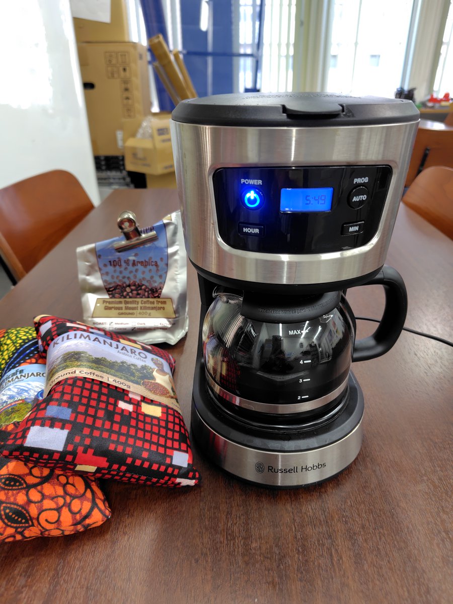 astom_rd's tweet photo. 社員が有給休暇を利用してタンザニアのキリマンジャロに登ってきました。
コーヒーメーカーを持ってきてくれた社員がおり、
お土産のコーヒーでコーヒーブレイク!
#コーヒーブレイク #ASTOM https://t.co/qp9P0MgLF6