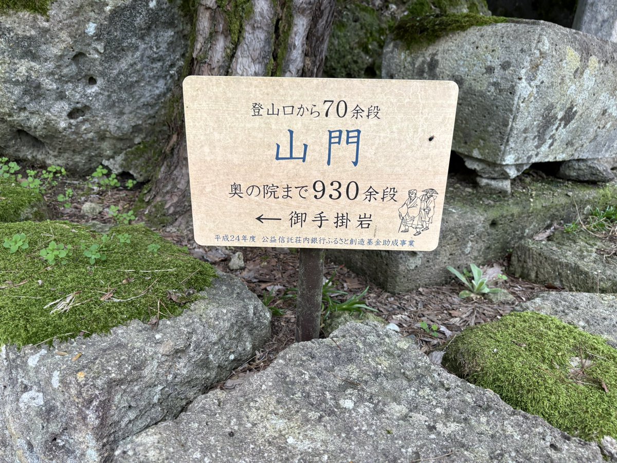 バッファロー山 バッファロービル貯水池とシダー山 : r/wyoming